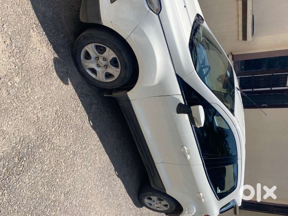 Ford Ecosport Trend Diesel White Colour