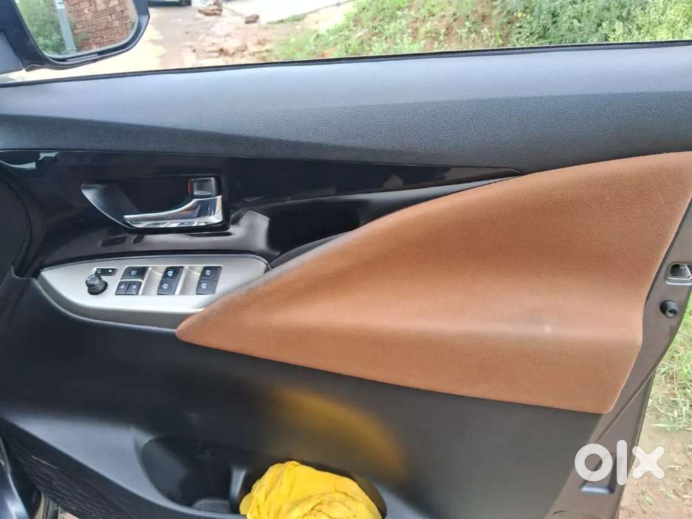Innova Crysta 2.8 Professor Car Very Good Family