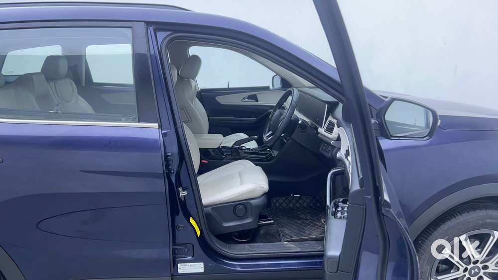 Mahindra Xuv700 2.0 Ax 7 Petrol At Str, 2022, Petrol