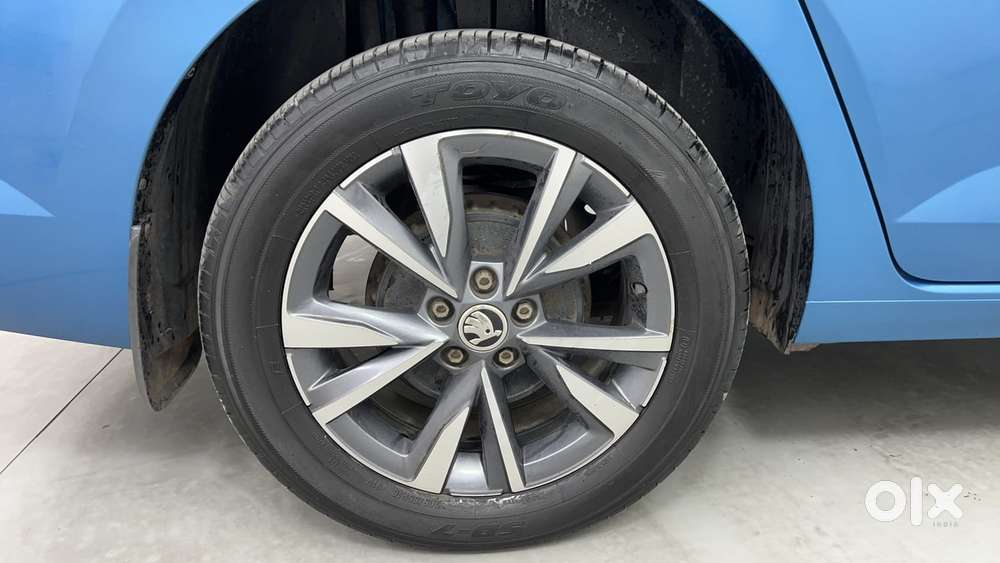 Skoda Slavia Style 1.0l Tsi Mt, 2022, Petrol