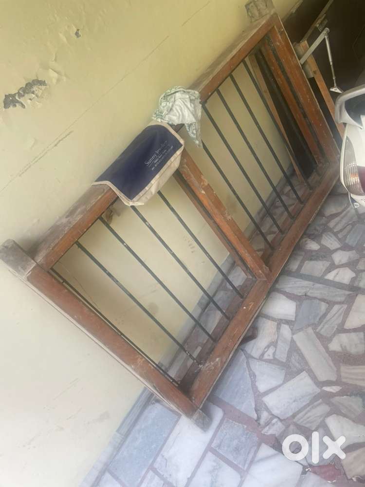 3 doors , 3 chugath with iron grill, ceiling tiles 500 st