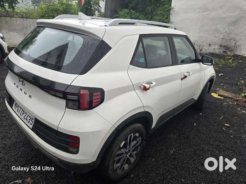 Hyundai Venue 2024 Petrol 6500 Km Driven