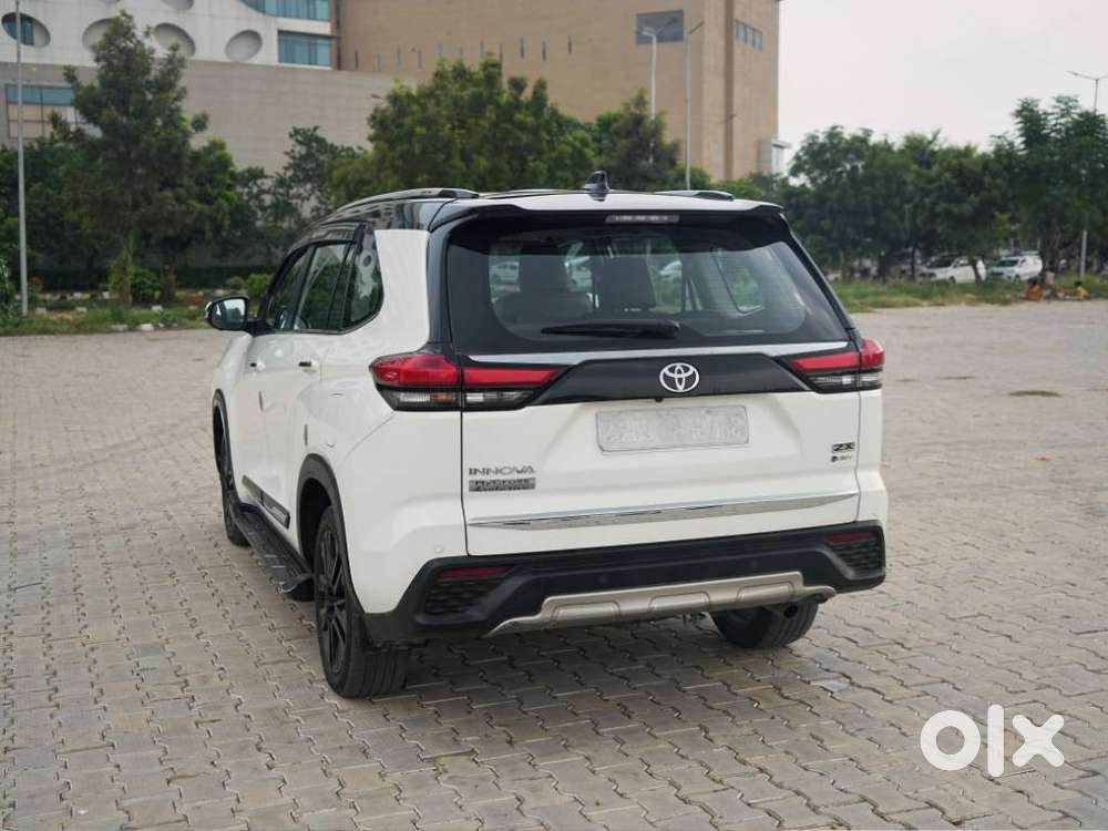 Toyota Innova Hycross 2.0 Zx (o) Hybrid 7 Str, 2025, Petrol