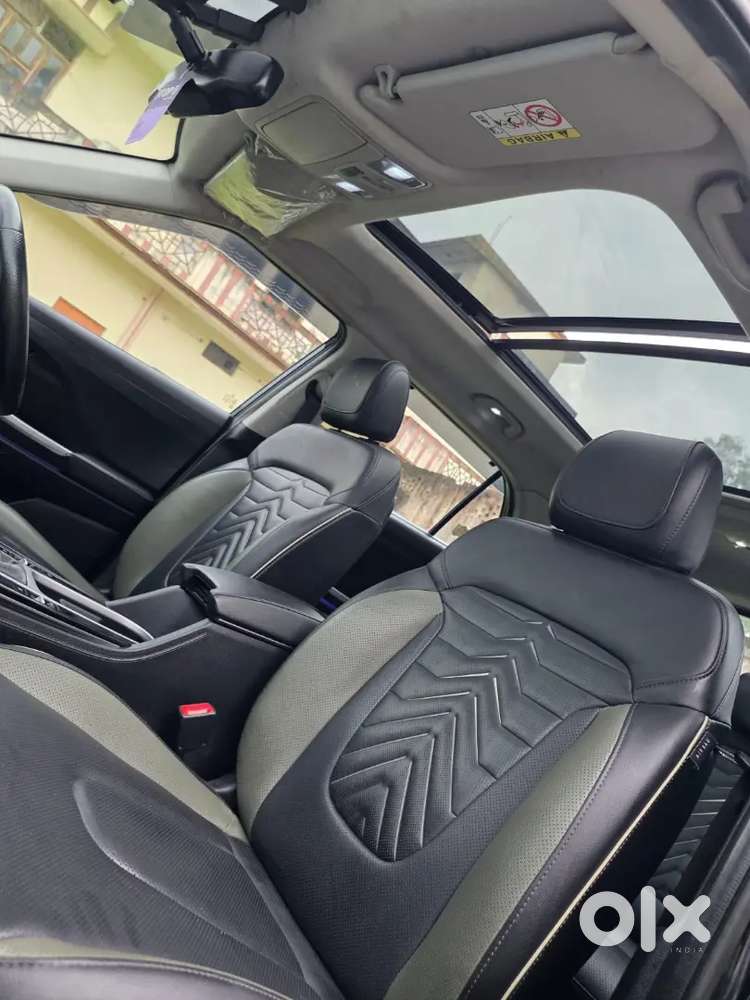 Hyundai Alcazar  Signature (o) Seater 
Petrol 
Automatic Top
