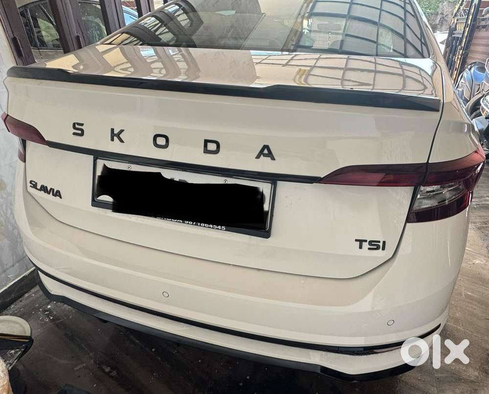 Skoda Slavia Sportsline A/t 1.0 Tsi  Candy White Colour