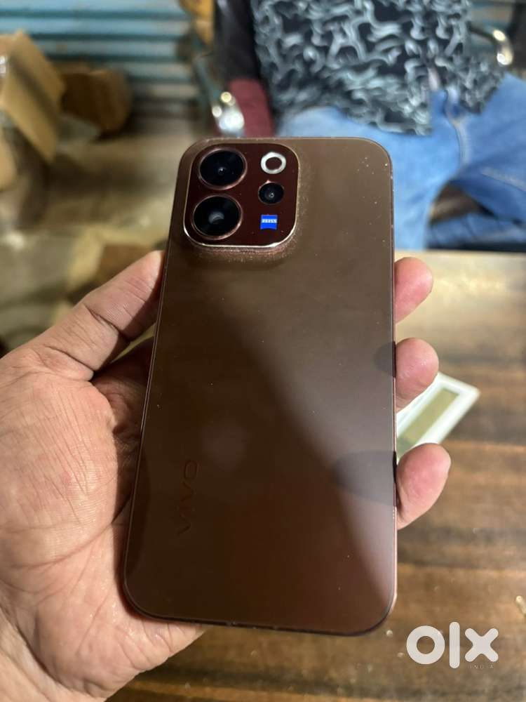 Vivo v 70 8 256 only 6  month use bill box
