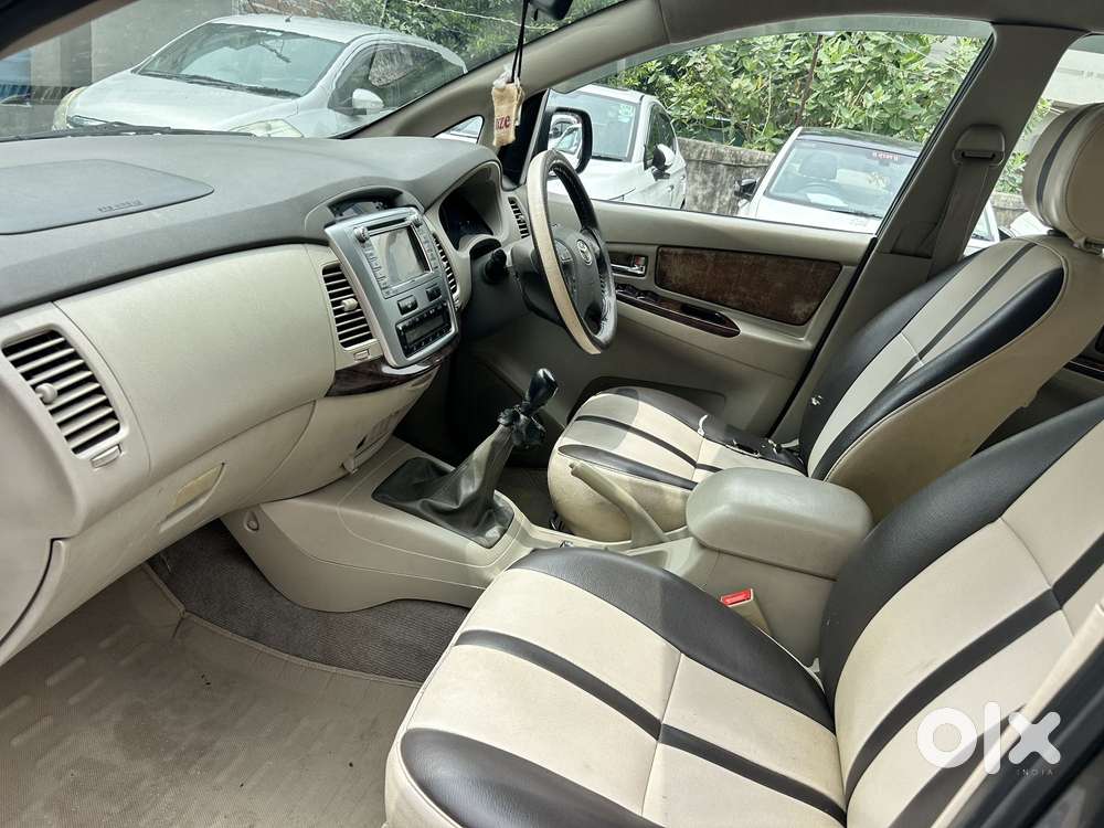 Toyota Innova 2.5 V 8 Str, 2013, Diesel