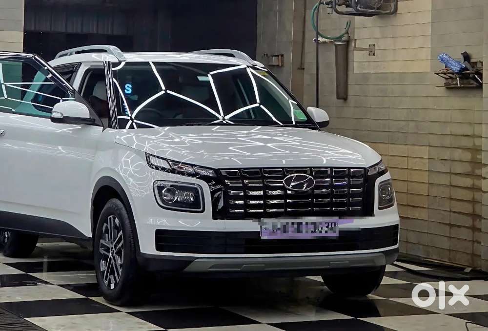 Hyundai Venue 2024 Diesel 23000 Km Driven