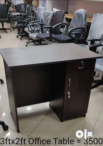 Office table and cheap chair for sale