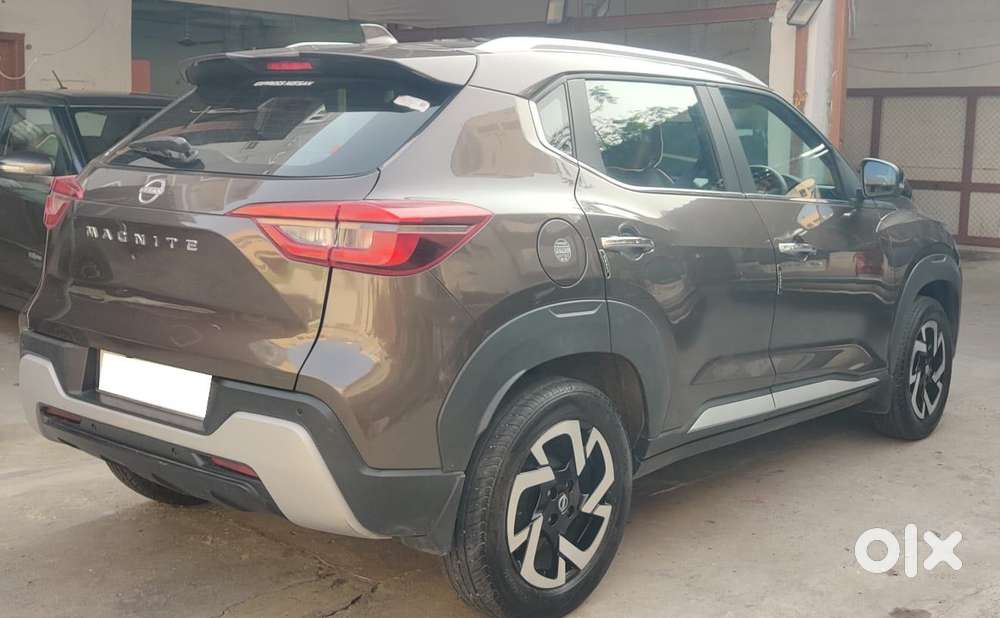 Nissan Magnite 1.0 Xv Premium, 2023, Petrol