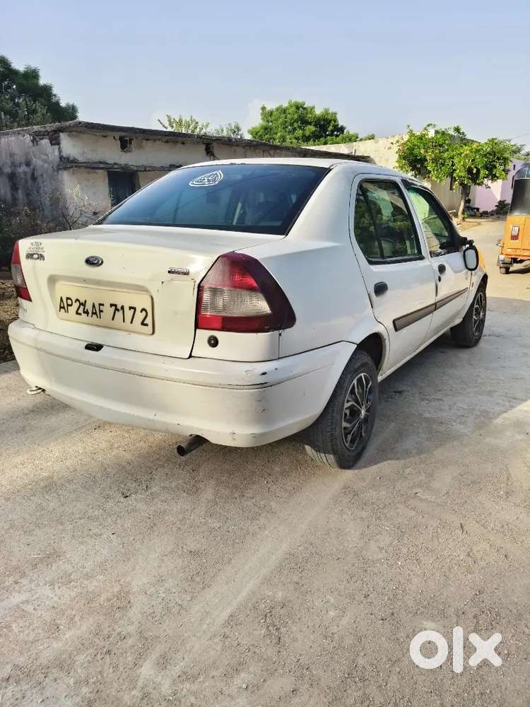 Ford Ikon 2010