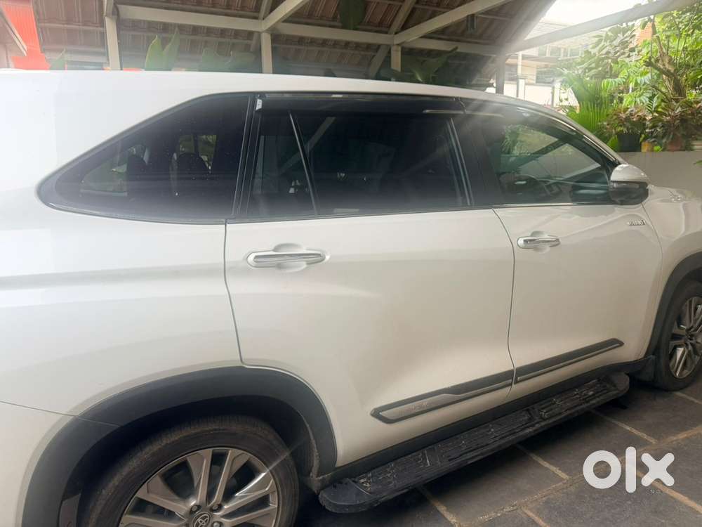 Toyota Innova Hycross 2024