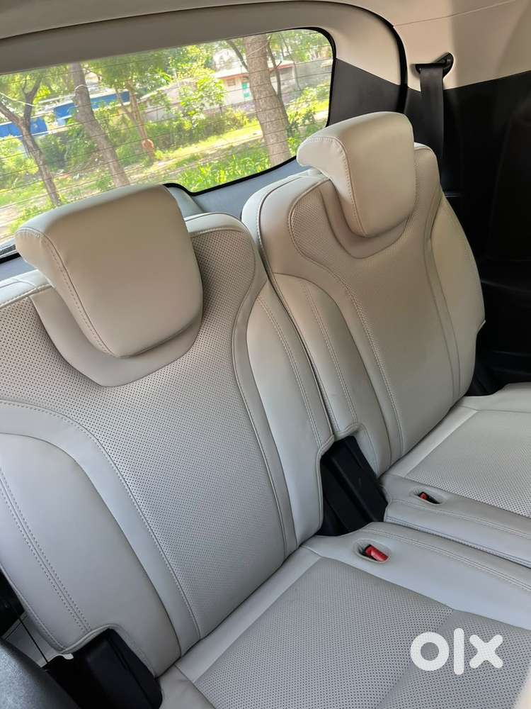 Mahindra Xuv700 2025 Ax7l Top End Diesel
