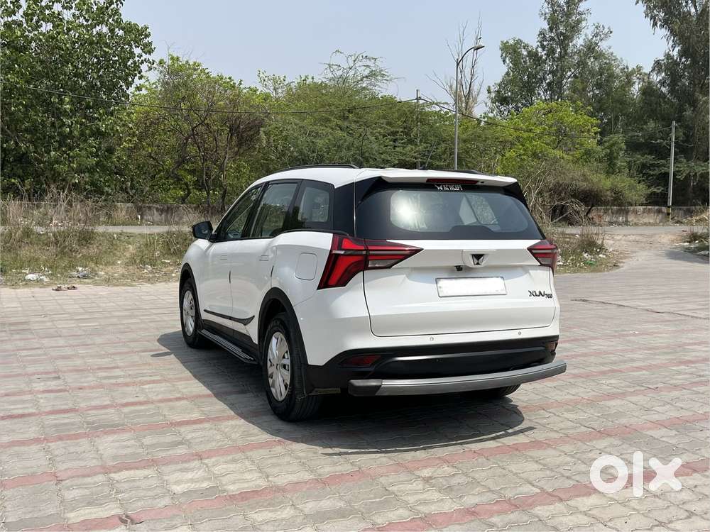Mahindra Xuv700 Mx Petrol Mt 5 Str (e), 2023, Petrol