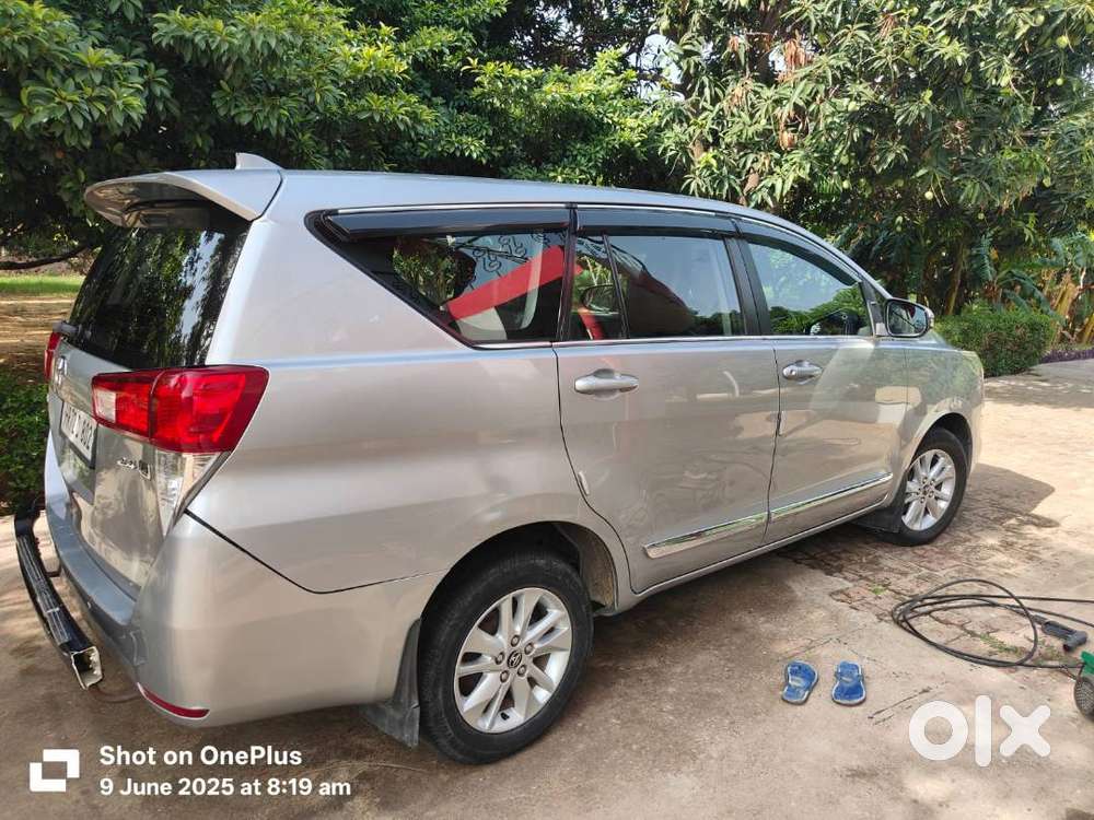 Good Condition Innova Crysta Gx 2.4 Diesel Manual 117000 Kms Driven