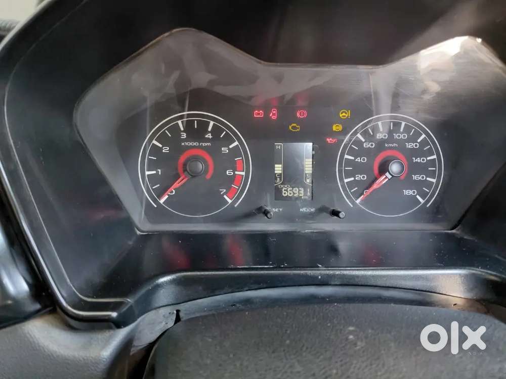 Mahindra Kuv 100 2018