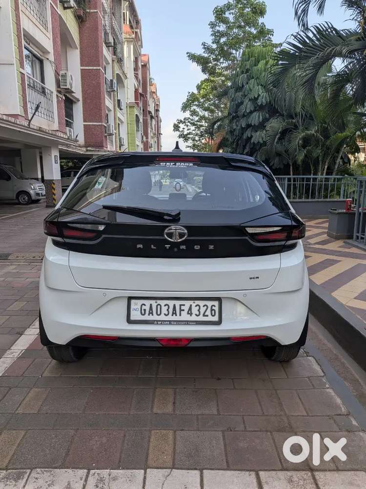 Tata Altroz 2023 Petrol Automatic 23500 Km Driven