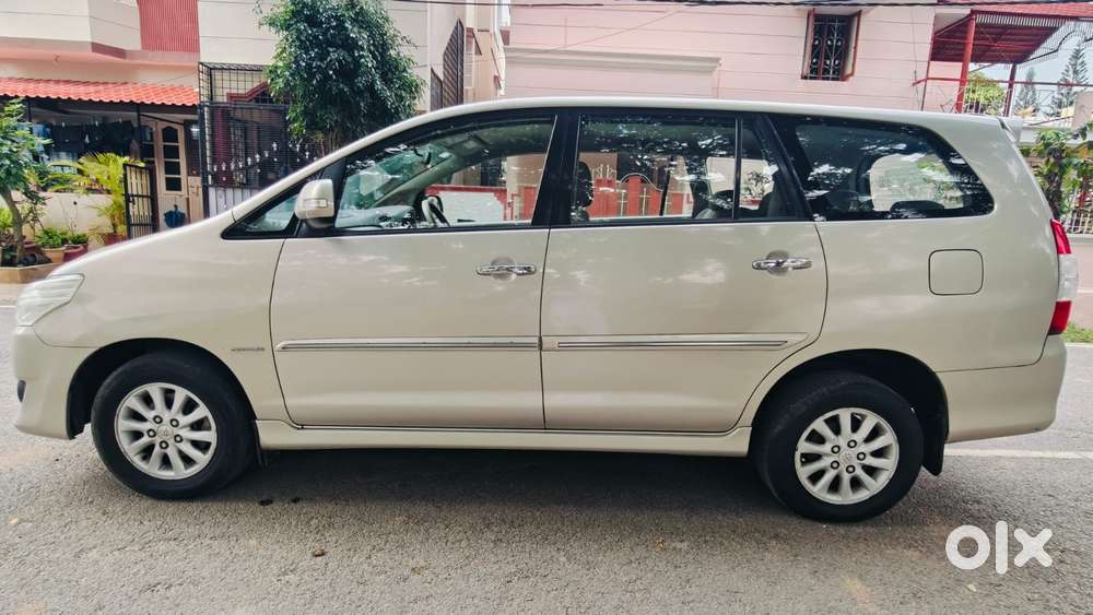 Toyota Innova 2.5 V Diesel 8-seater, 2012, Diesel