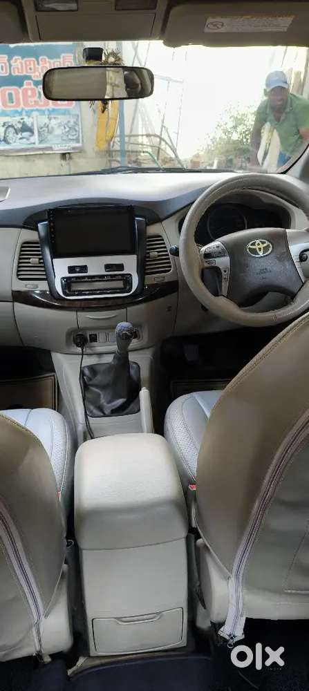 Toyota Innova 2.5 V 2015