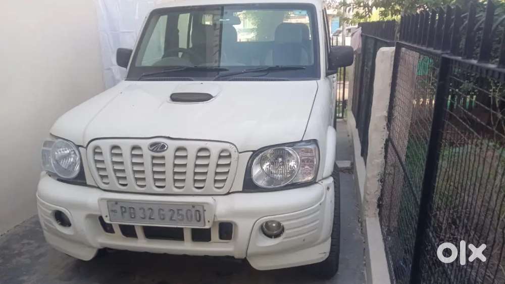 2012 Scorpio White Color
