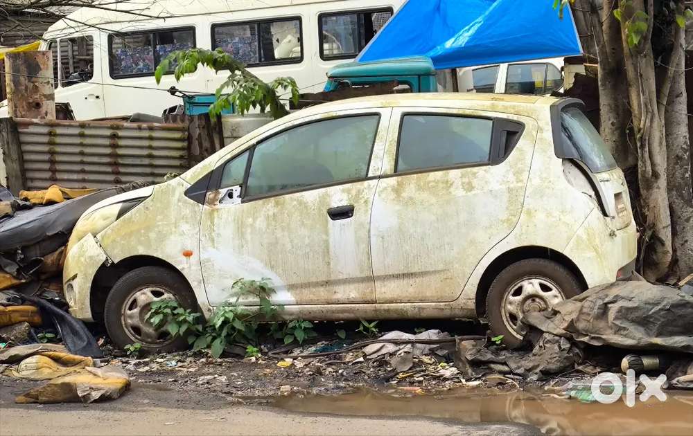 We Buy Old, Rusty Abandoned Cars For Scrap