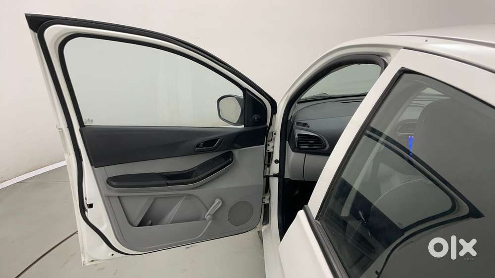Tata Tiago Xe, 2021, Petrol