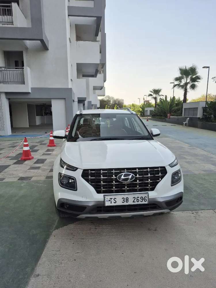 Hyundai Venue 2022 Petrol 62430 Km Driven