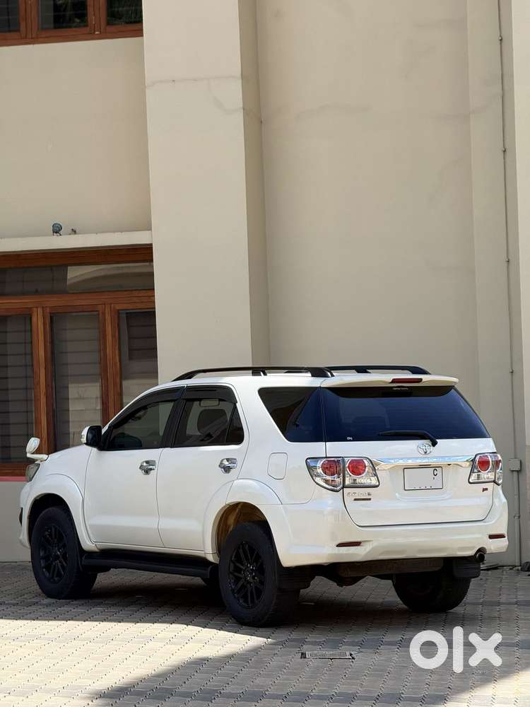 Toyota Fortuner 3.0 4x2 Automatic, 2013