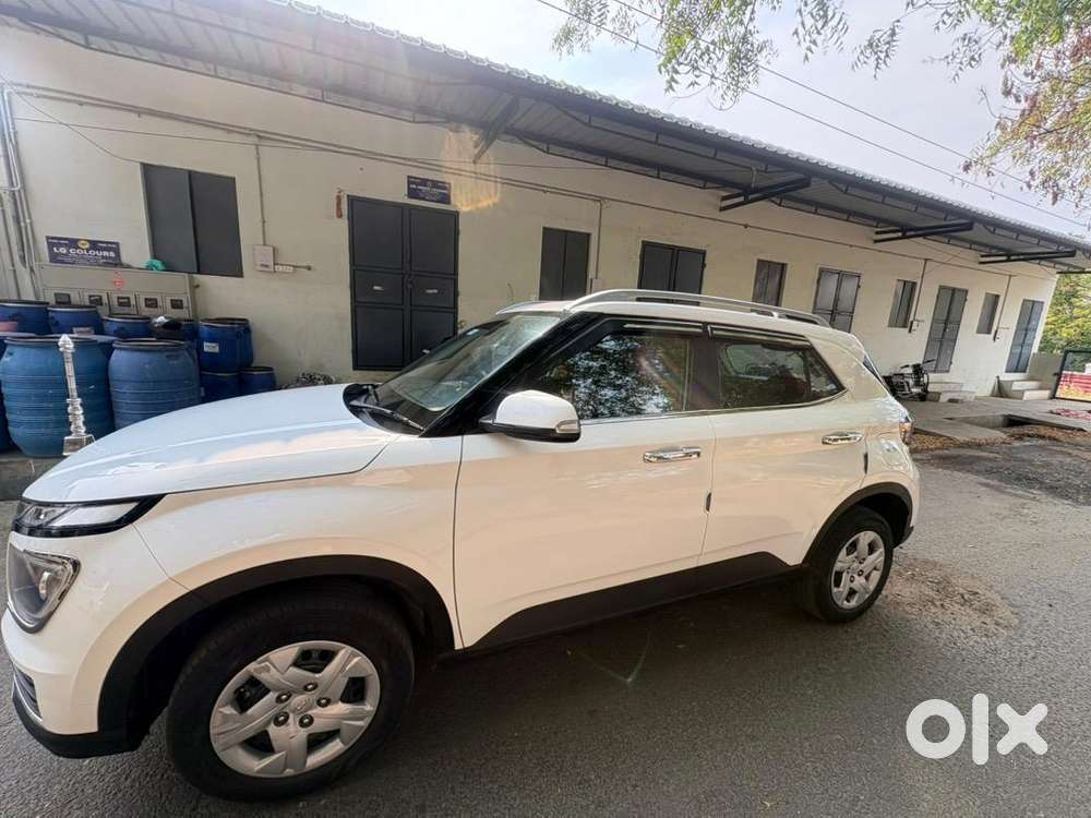 Hyundai Venue 2022 Petrol Well Maintained