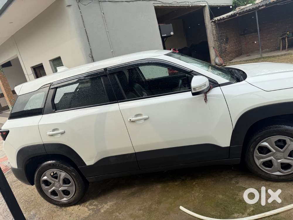 Maruti Suzuki Brezza Vxi At 2025