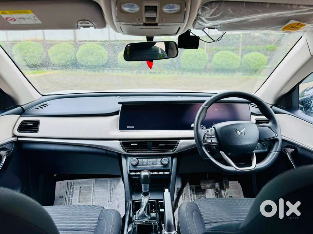 Mahindra Xuv700 2.2 Ax 5 Diesel At 7 Str, 2022, Diesel