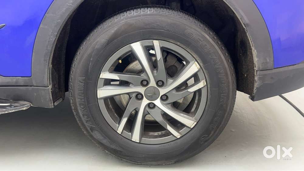 Mahindra Xuv700 2.0 Ax 5 Petrol Mt Str, 2021, Petrol