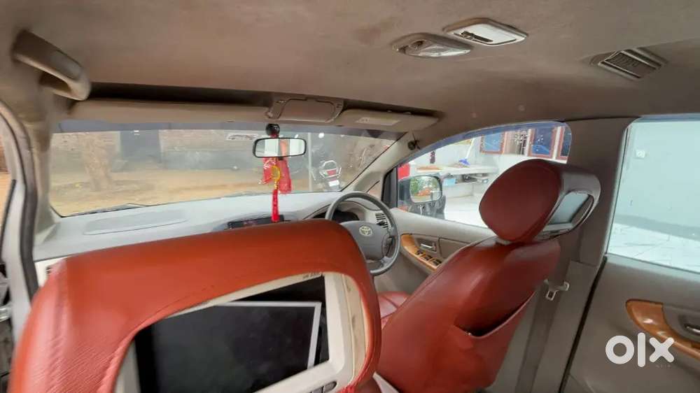 Toyota Innova Hycross 2011 Diesel 155000 Km Driven