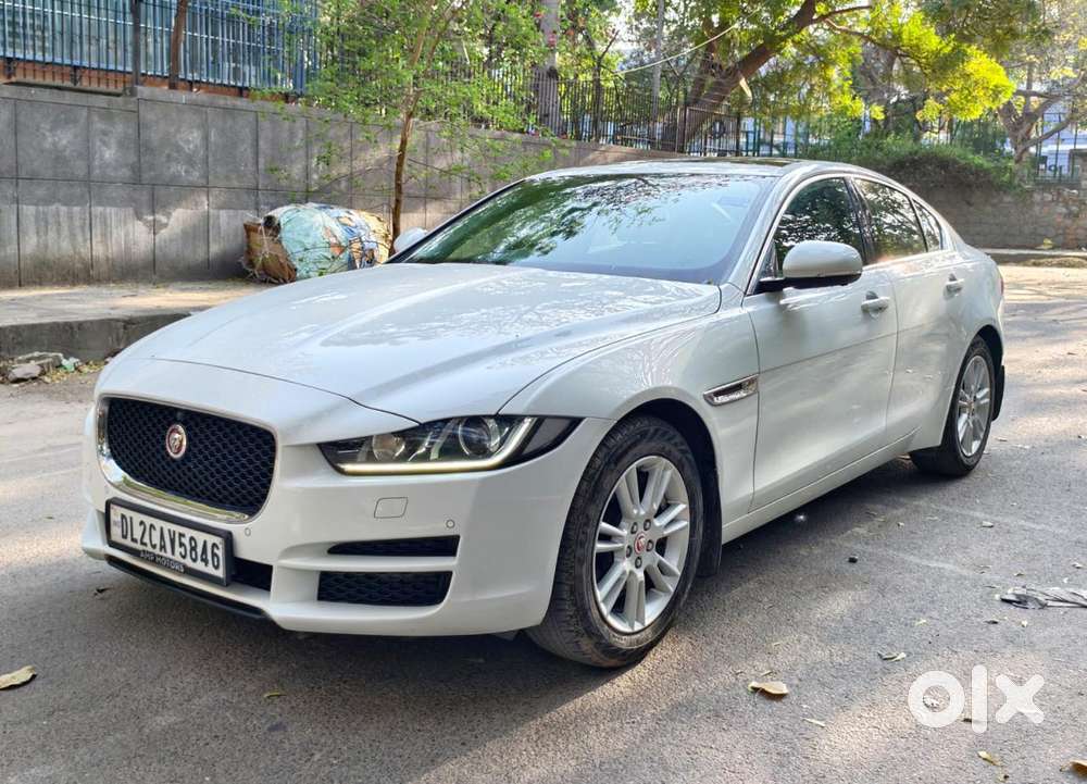 Jaguar Xe Portfolio, 2016, Petrol