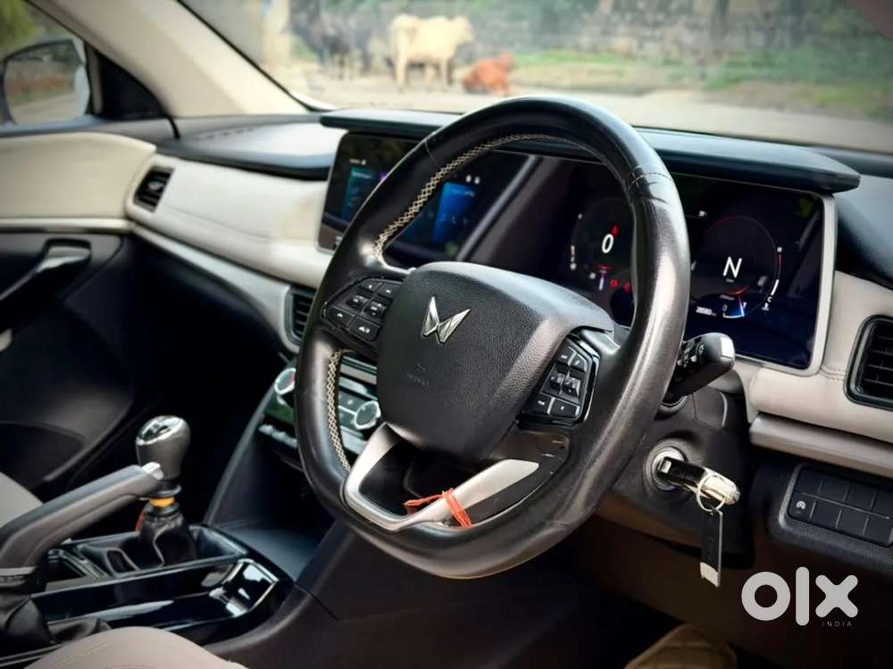 Mahindra Xuv700 2.0 Ax 5 Petrol Mt 7 Str, 2024, Petrol