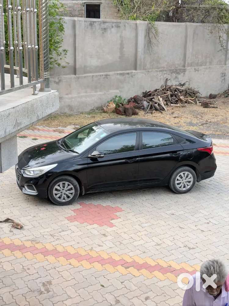 Hyundai Verna 1.6 Crdi 2017 Diesel Engine Black Color