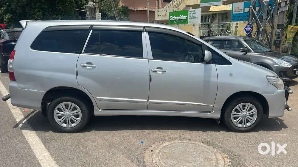 Toyota Innova 2.5 2014