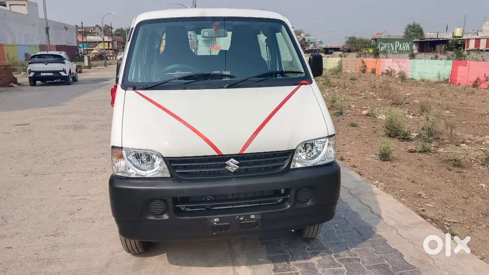Maruti Eeco 6-seater (petrol) - Like New, Only 2200 Km Driven
