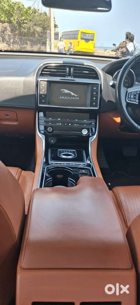 Jaguar Xe Prestige, 2016, Petrol