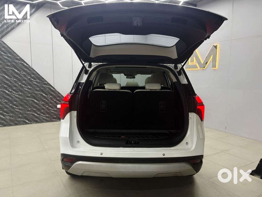 Mahindra Xuv700 2.0 Ax 7 Petrol At Str, 2022, Petrol