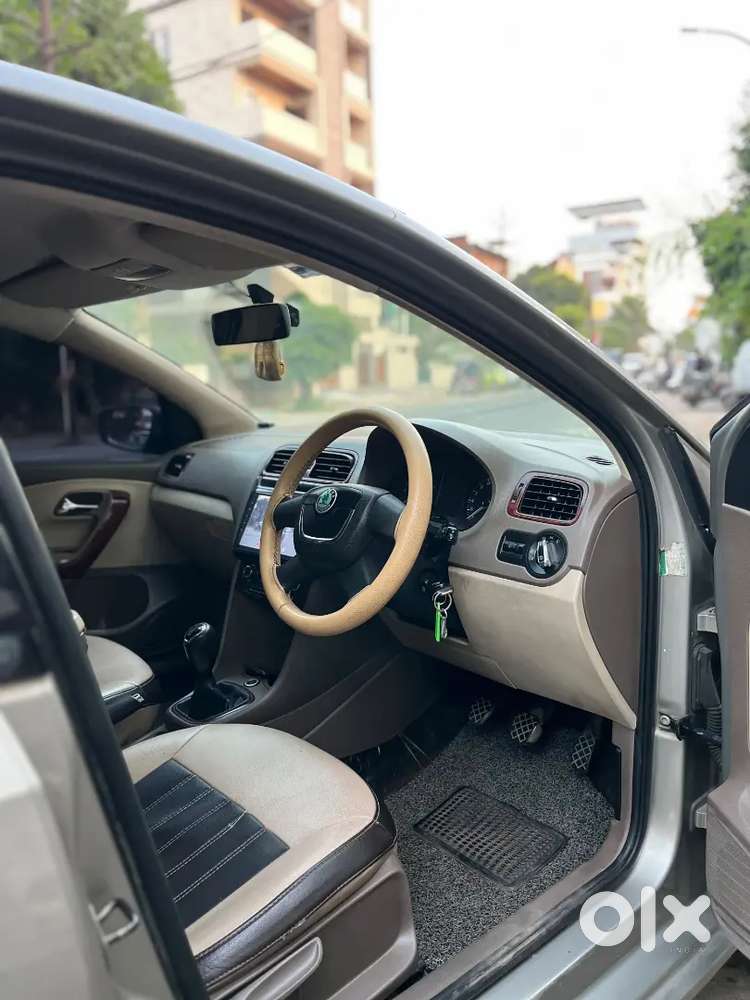 Skoda Rapid Elegance 2012