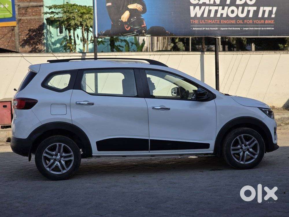 Renault Triber Rxz, 2023, Petrol