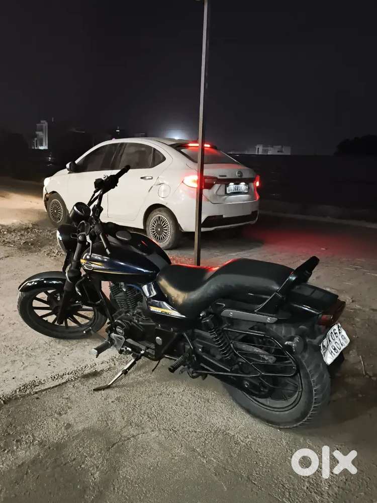 Bajaj Avenger Street 2016