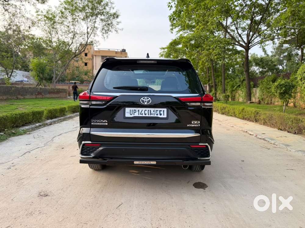 Toyota Innova Hycross 2.0 Vx (o) Hybrid 7 Str, 2025, Petrol