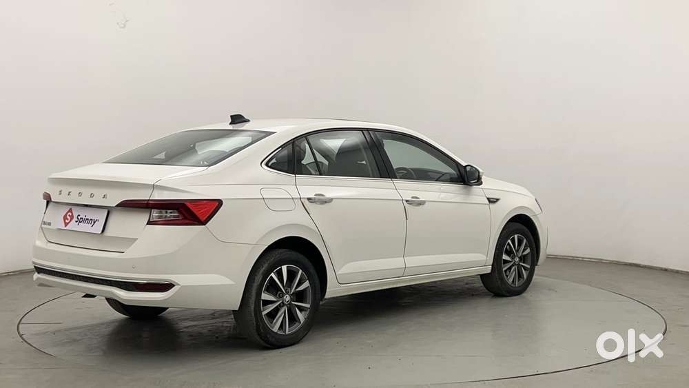 Skoda Slavia Style 1.0l Tsi At, 2023, Petrol