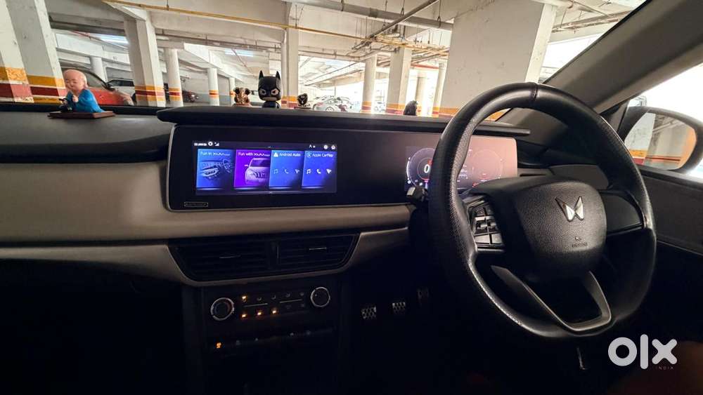 Mahindra Xuv700 2.0 Ax 5 Petrol Mt 7 Str, 2022, Petrol