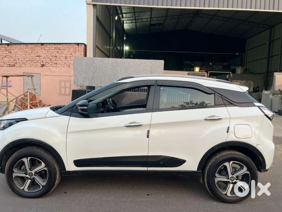 Tata Nexon 1.5 Revotorq Xza Plus (l), 2023, Petrol