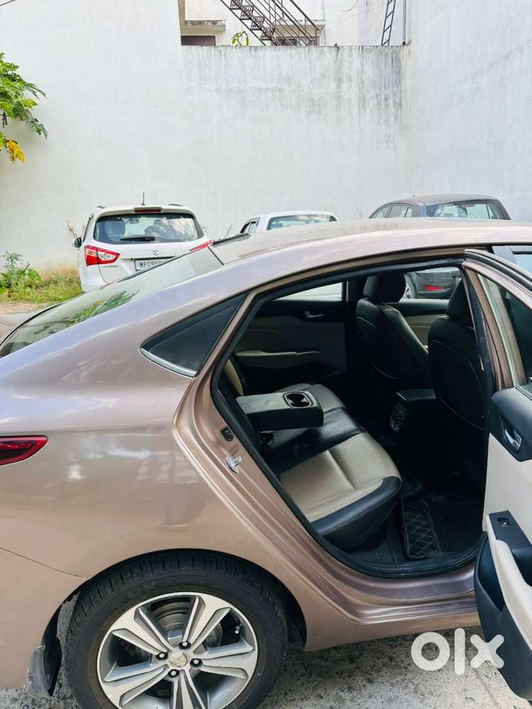 Hyundai Verna 1.6d Sx(o) Top Model Sunroof Ventilated Seats New Tyre