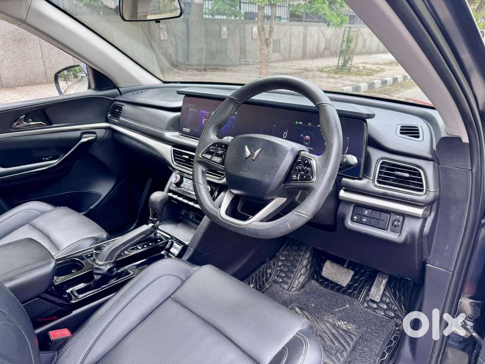 Mahindra Xuv700 2.2 Ax 7 Diesel At Str, 2025, Diesel