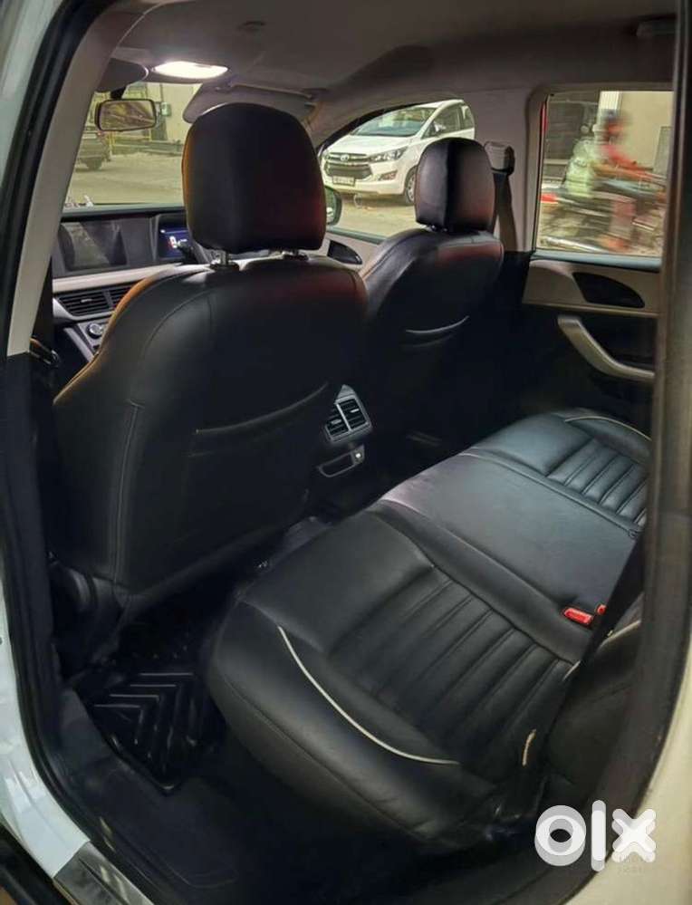 Mahindra Xuv700 Petrol Well Maintained